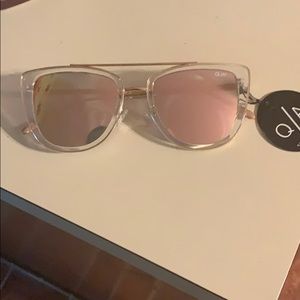 Quay Sunnies in French kiss. Brand new